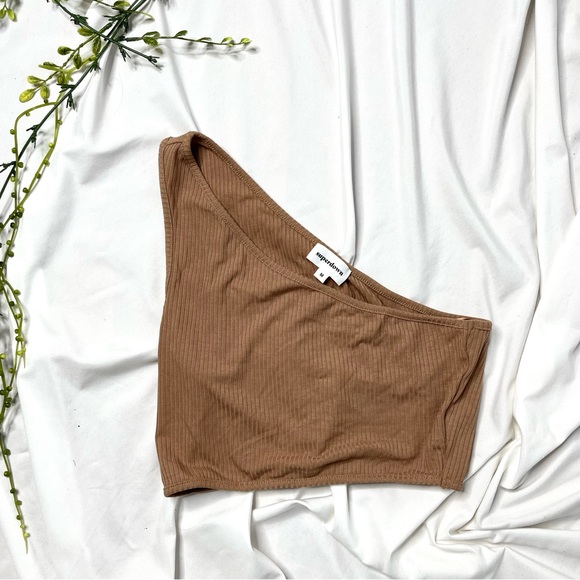 Revolve Superdown Ellie One Shoulder Ribbed Neutral Nude Cropped Top Medium - Picture 2 of 7